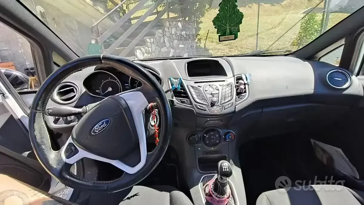 Usata Ford Fiesta 75 CV (55 kW) 2017 Bianco Utilitaria