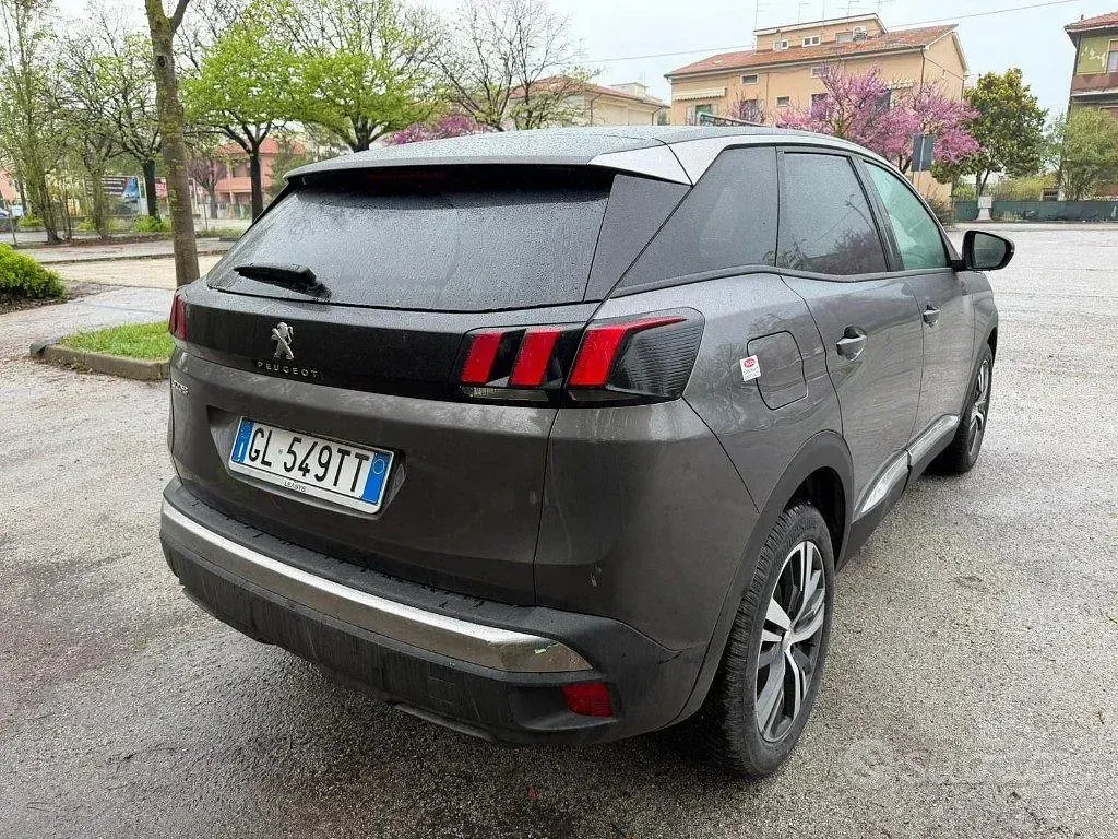 Begagnad Peugeot 3008 Allure 131 HK (96 kW) 2022 Grå SUV