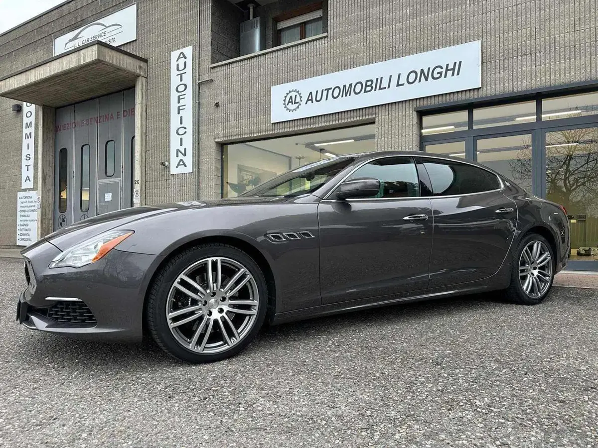 Begagnad Maserati Quattroporte GranLusso 409 HK (300 kW) 2016 Grå Sedan