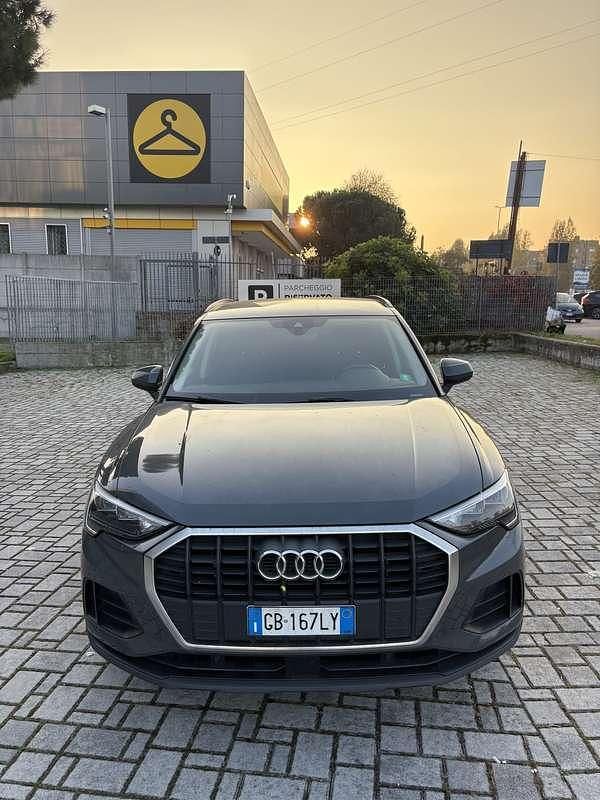 Grigio Usata 2019 Audi Q3 Business SUV | 25.000 € (Buon prezzo) - Immagine 1/4