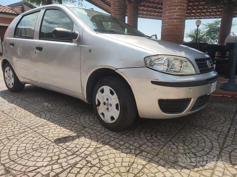 Usata Fiat Punto 60 CV (44 kW) 2005 Grigio Berlina