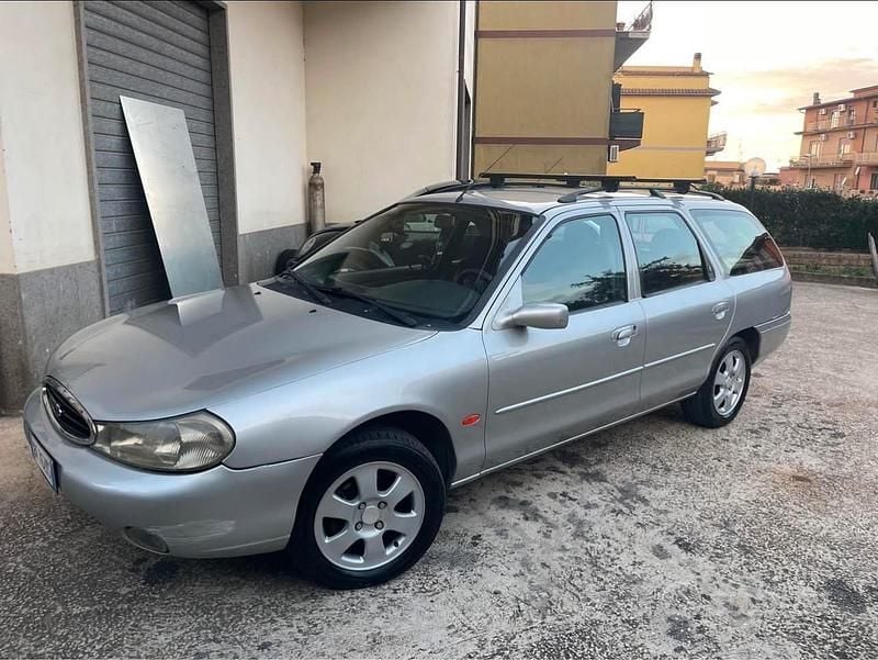 Usata Ford Mondeo 90 CV (66 kW) 1998 Grigio Station wagon