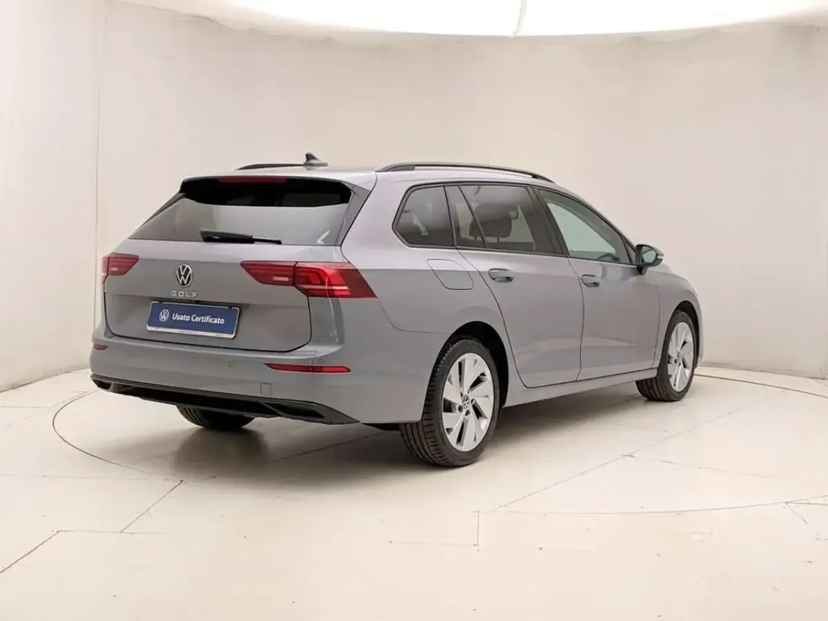 Usata VW Golf VIII Life 150 CV (110 kW) 2024 Grigio Station wagon