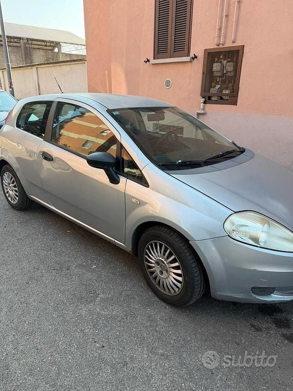 Usata Fiat Grande Punto 65 CV (47 kW) 2007 Grigio Utilitaria