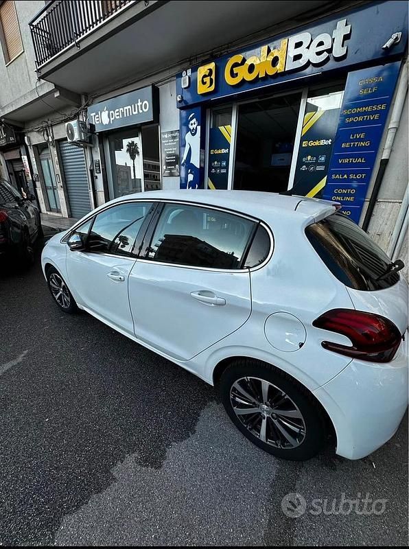 Usata Peugeot 208 Allure 82 CV (60 kW) 2018 Utilitaria