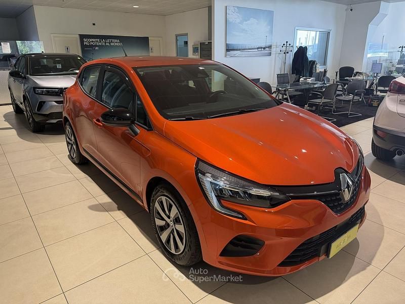 Usata Renault Clio V Equilibre 90 CV (66 kW) 2023 Arancione Berlina