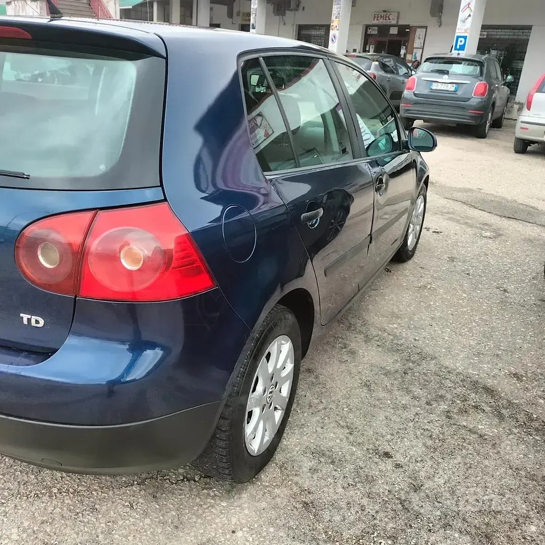 Usata VW Golf V 105 CV (77 kW) 2006 Blu Utilitaria