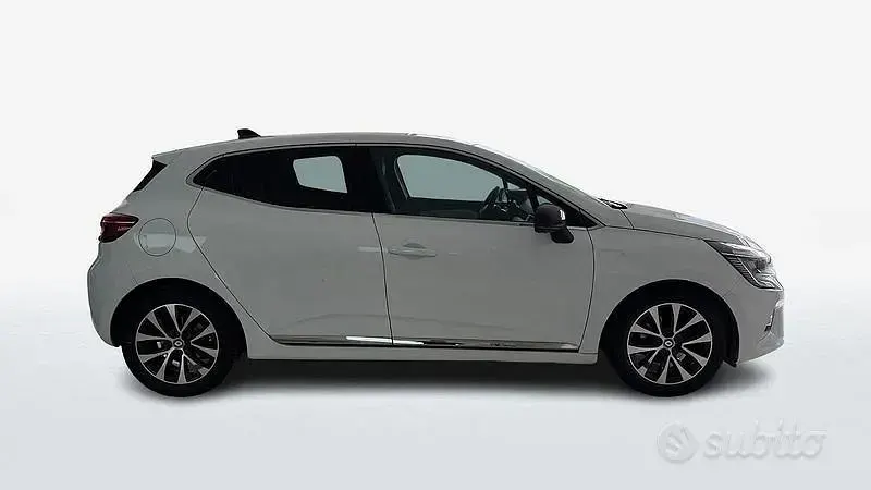 Usata Renault Clio V Techno 101 CV (74 kW) 2023 Bianco Berlina