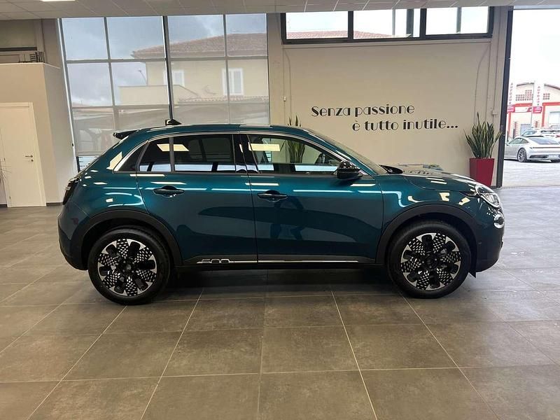 Nuova Fiat 600 La Prima 101 CV (74 kW) 2025 Blu SUV