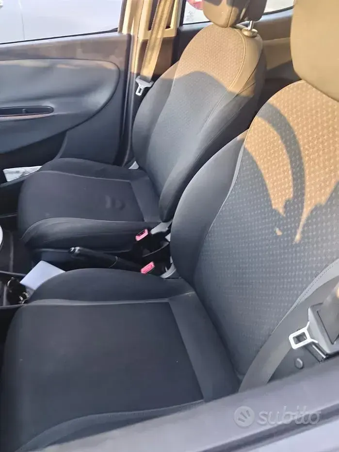 Usata Lancia Ypsilon 69 CV (50 kW) 2016 Utilitaria