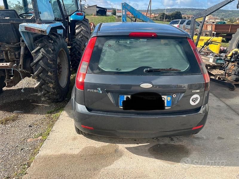 Usata Ford Fiesta 68 CV (50 kW) 2003 Blu Utilitaria