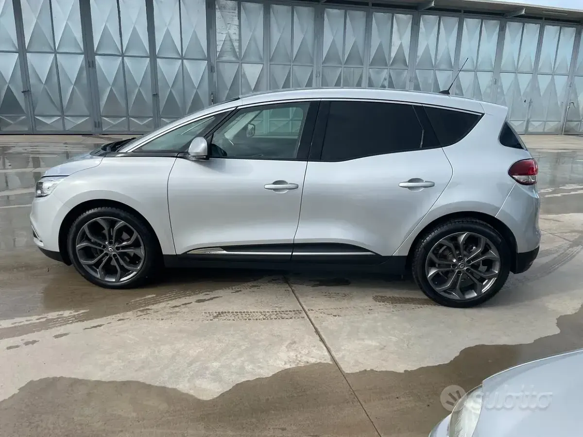 Usata Renault Scénic Business 95 CV (69 kW) 2018 Grigio Monovolume