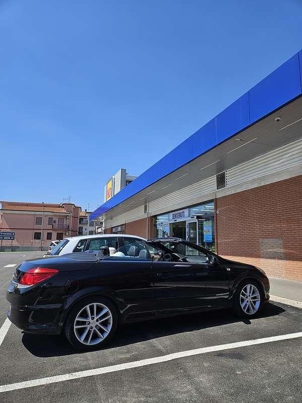 Usata Opel Astra Cabriolet Enjoy 116 CV (85 kW) 2008 Nero Cabrio