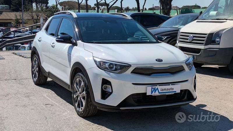 Second-hand Kia Stonic Urban 100 CP (73 kW) 2019 Alb SUV