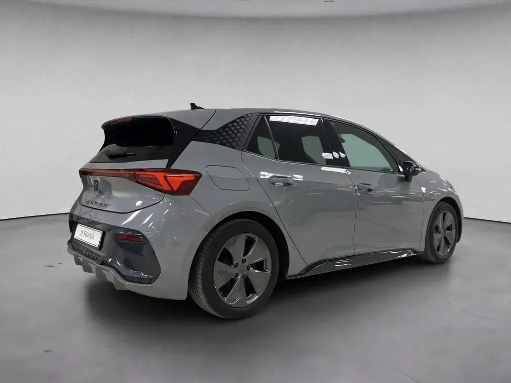 Usata Cupra Born 69 kW (95 CV) 2023 Grigio / pastello Utilitaria