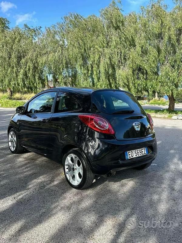 Usata Ford Ka 75 CV (55 kW) 2010 Nero Utilitaria