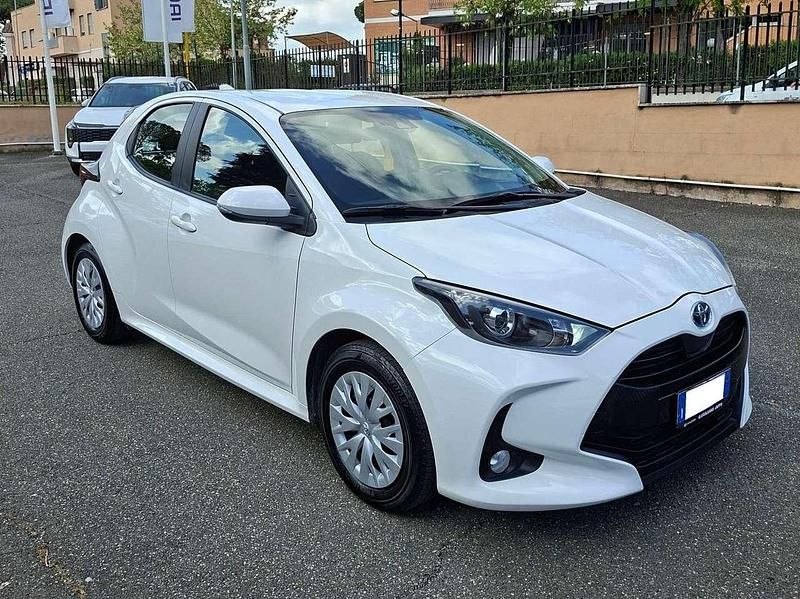 Usata Toyota Yaris Hybrid Active 92 CV (67 kW) 2023 Bianco Berlina