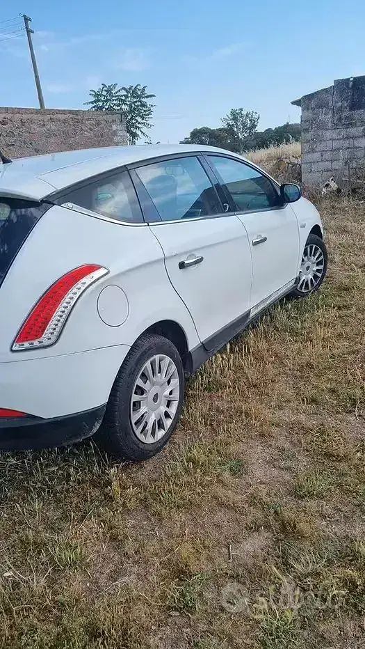 Usata Lancia Delta 120 CV (88 kW) 2010 Bianco Utilitaria