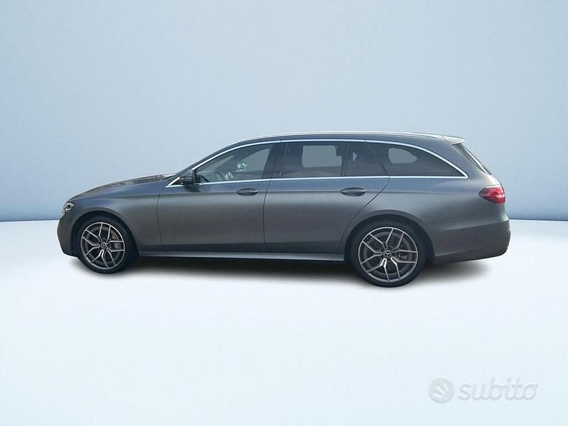 Usata Mercedes E450 Premium 367 CV (269 kW) 2023 Grigio metallizzato Station wagon