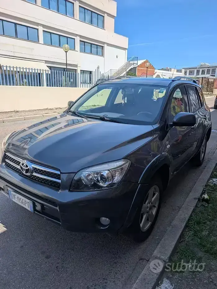 Usata Toyota RAV4 Luxury 177 CV (130 kW) 2006 SUV