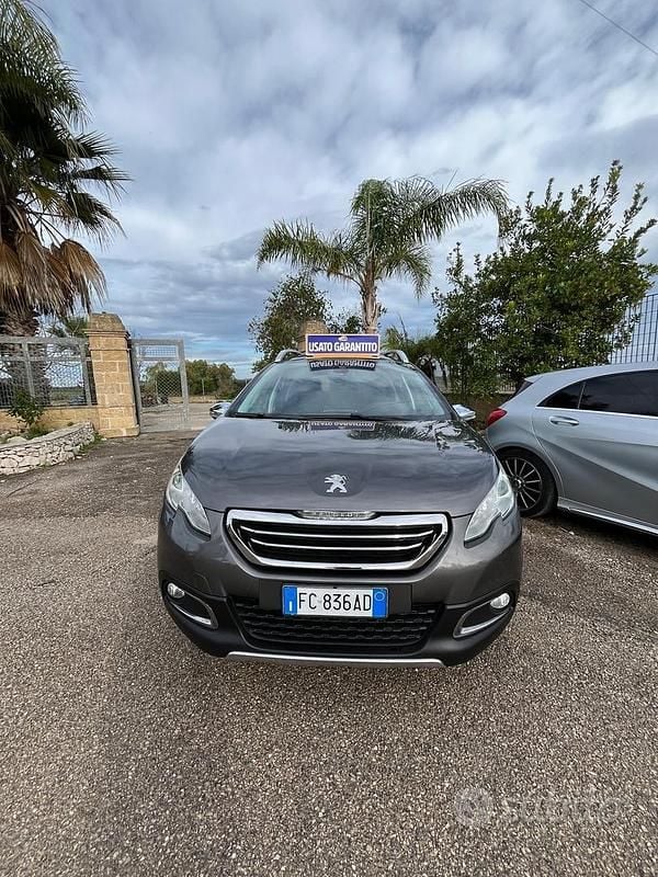 Usata Peugeot 2008 Active 100 CV (73 kW) 2015 Grigio SUV