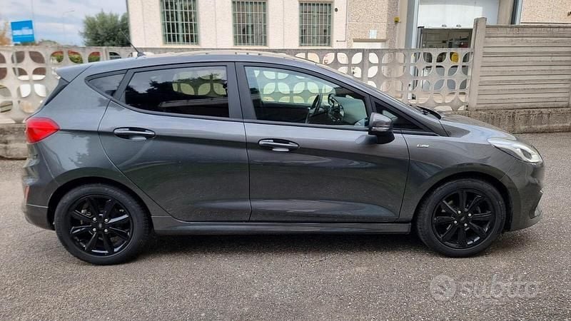 Usata Ford Fiesta ST-Line 86 CV (63 kW) 2018 Grigio Berlina