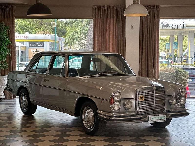 Usata Mercedes 280 155 CV (114 kW) 1971 Grigio metallizzato Berlina