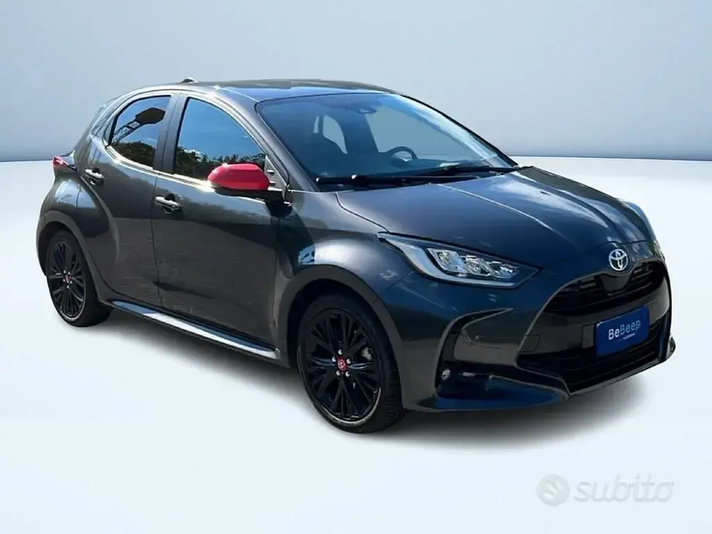 Usata Toyota Yaris Hybrid 92 CV (67 kW) 2022 Grigio Berlina