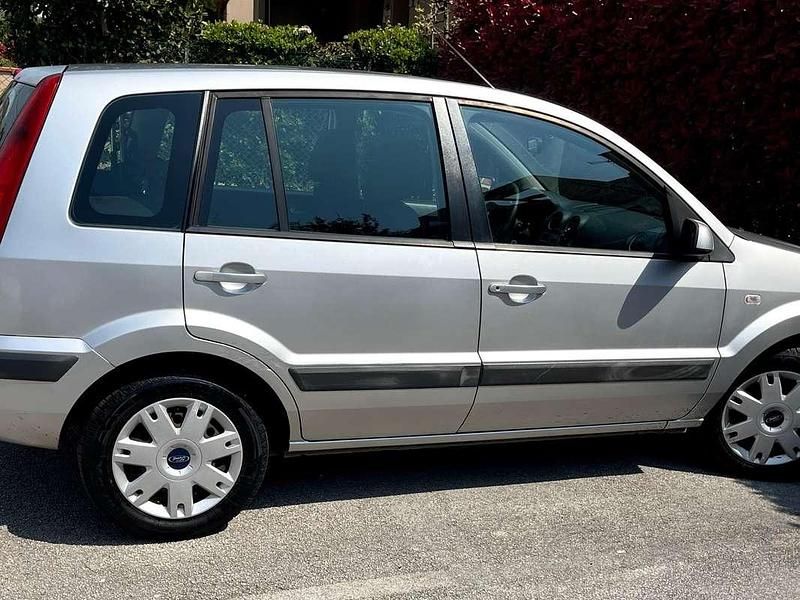 Usata Ford Fusion 68 CV (50 kW) 2007 Argento Utilitaria
