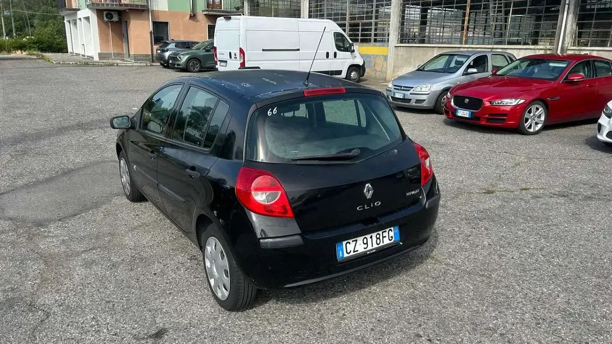 Usata Renault Clio III Dynamique 75 CV (55 kW) 2005 Nero Berlina