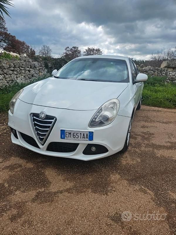 Usata Alfa Romeo Giulietta 105 CV (77 kW) 2012 Bianco Utilitaria