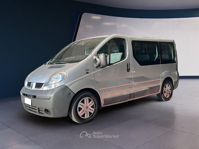 Usata Renault Trafic 135 CV (99 kW) 2006 Grigio Monovolume