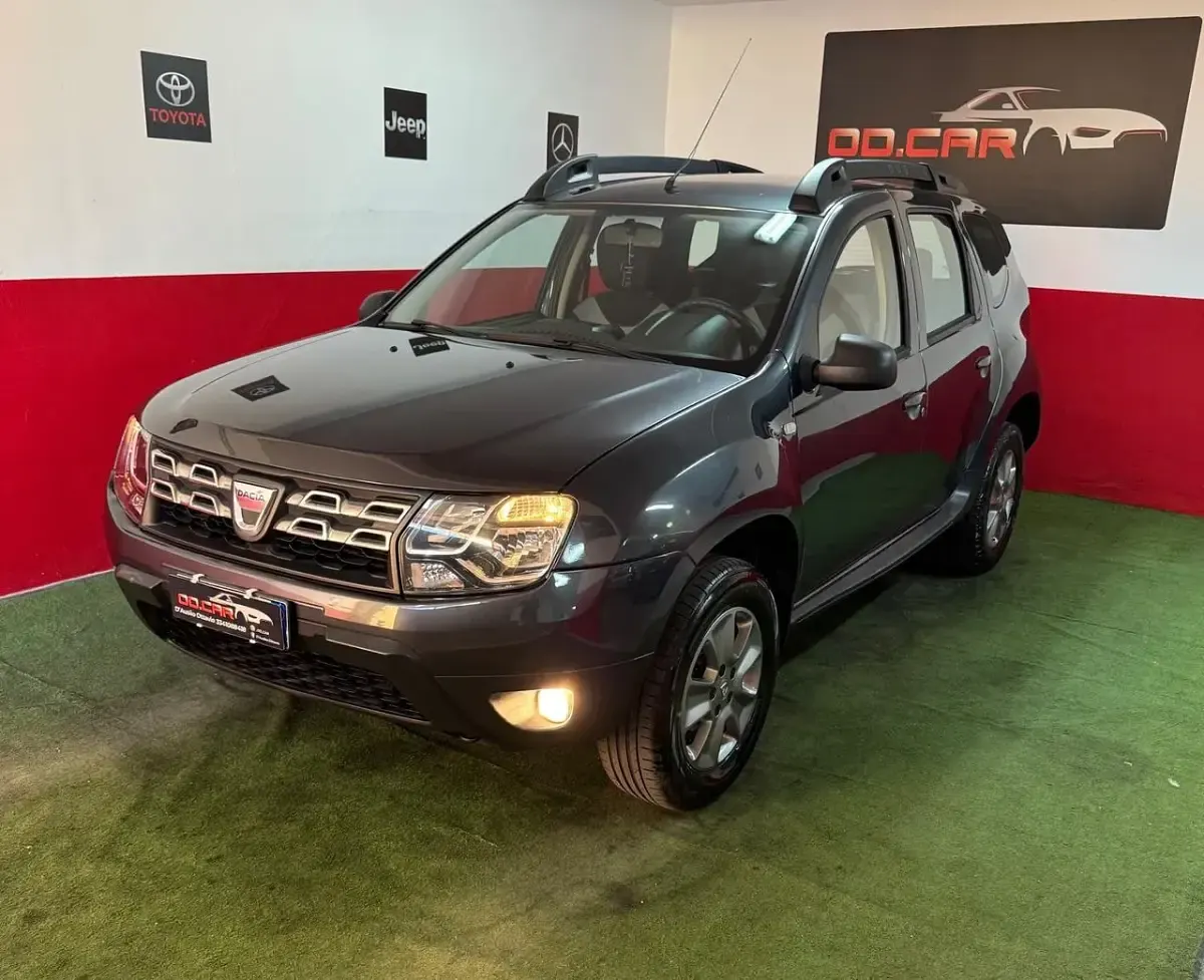 Usata Dacia Duster Lauréate 114 CV (83 kW) 2017 Grigio SUV
