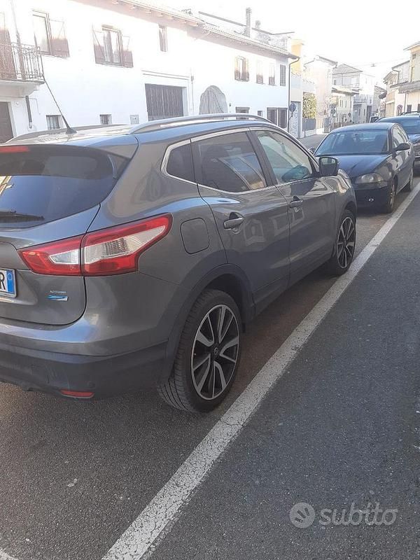 Usata Nissan Qashqai 115 CV (84 kW) 2015 Grigio SUV