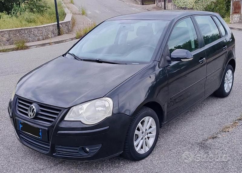 Nero Usata 2008 VW Polo Tre volumi | 2400 € (Buon prezzo) - Immagine 1/4