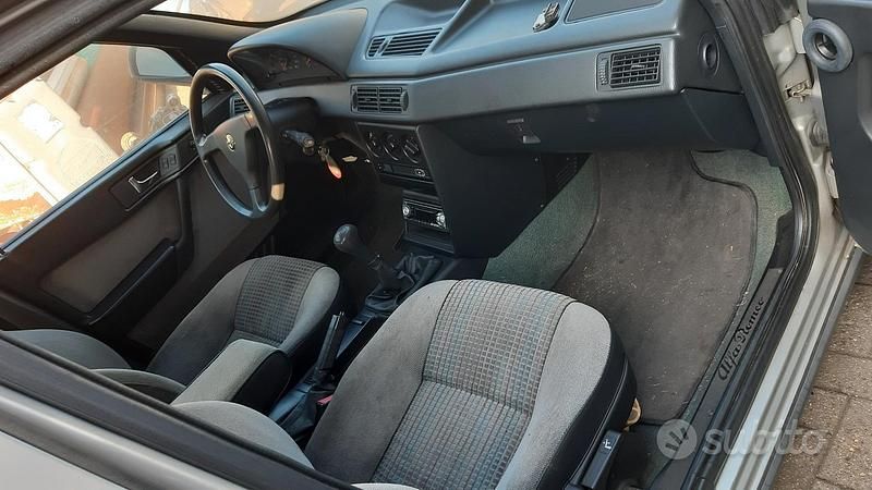 Usata Alfa Romeo 155 126 CV (92 kW) 1992 Grigio Berlina