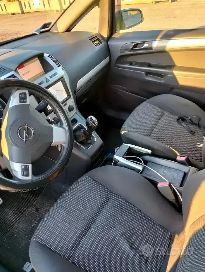 Usata Opel Zafira 150 CV (110 kW) 2010 Nero Monovolume