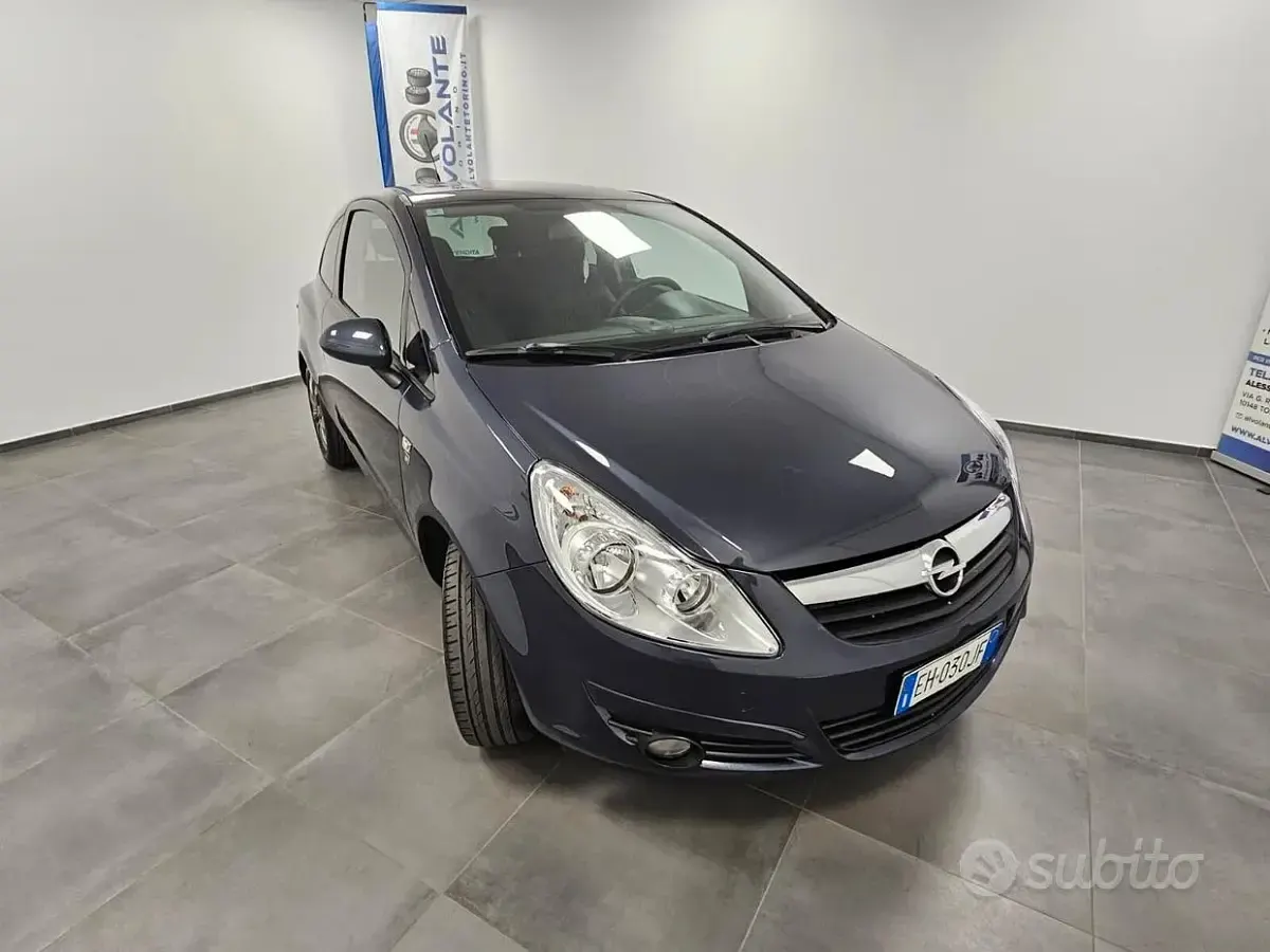 Usata Opel Corsa Edition 86 CV (63 kW) 2011 Blu Utilitaria