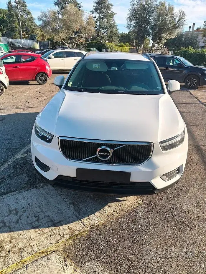 Usata Volvo XC40 Momentum 190 CV (139 kW) 2018 Bianco SUV