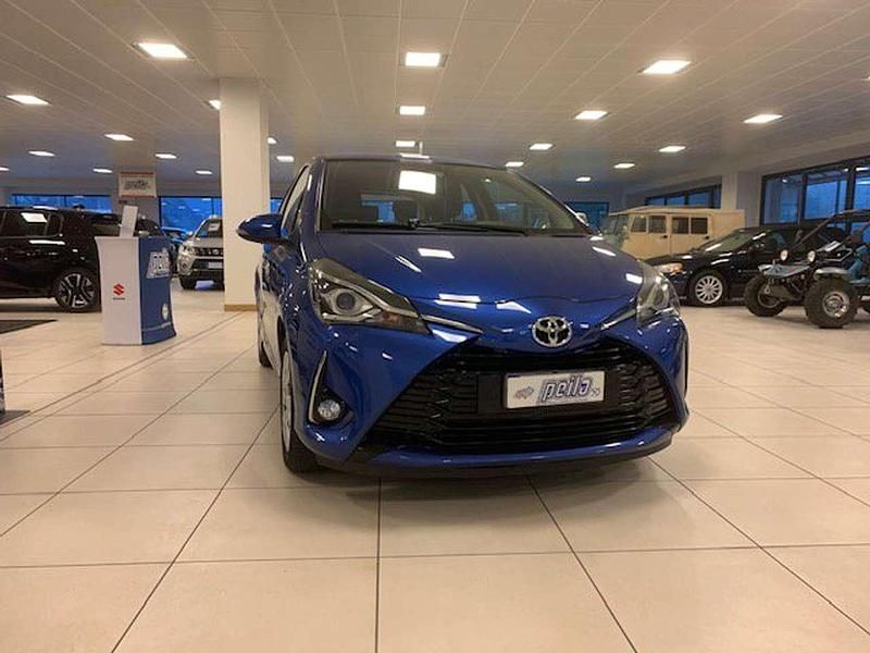 Usata Toyota Yaris Active 69 CV (50 kW) 2018 Blu/azzurro Utilitaria