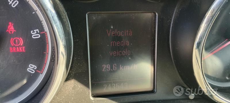 Usata Opel Astra 110 CV (80 kW) 2012 Nero Berlina