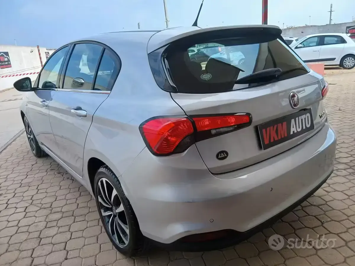 Usata Fiat Tipo 120 CV (88 kW) 2017 Grigio Berlina