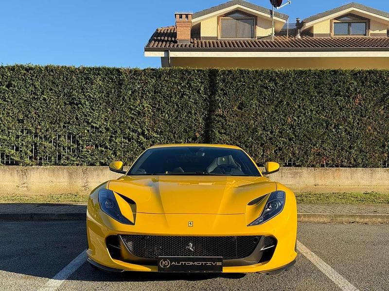 Usata Ferrari 812 799 CV (587 kW) 2018 Giallo Coupé