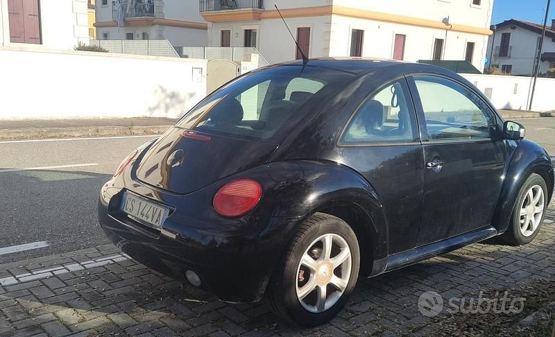 Usata VW New Beetle 2005 Nero Utilitaria