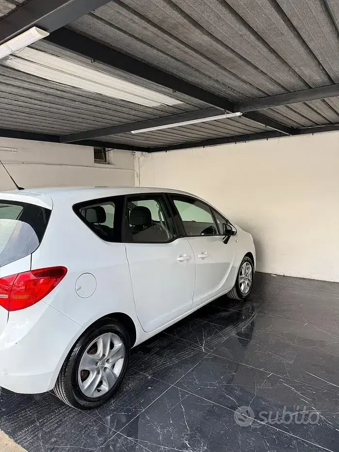 Gebraucht Opel Meriva Cosmo 95 PS (69 kW) 2014 Weiß Van / Kleinbus