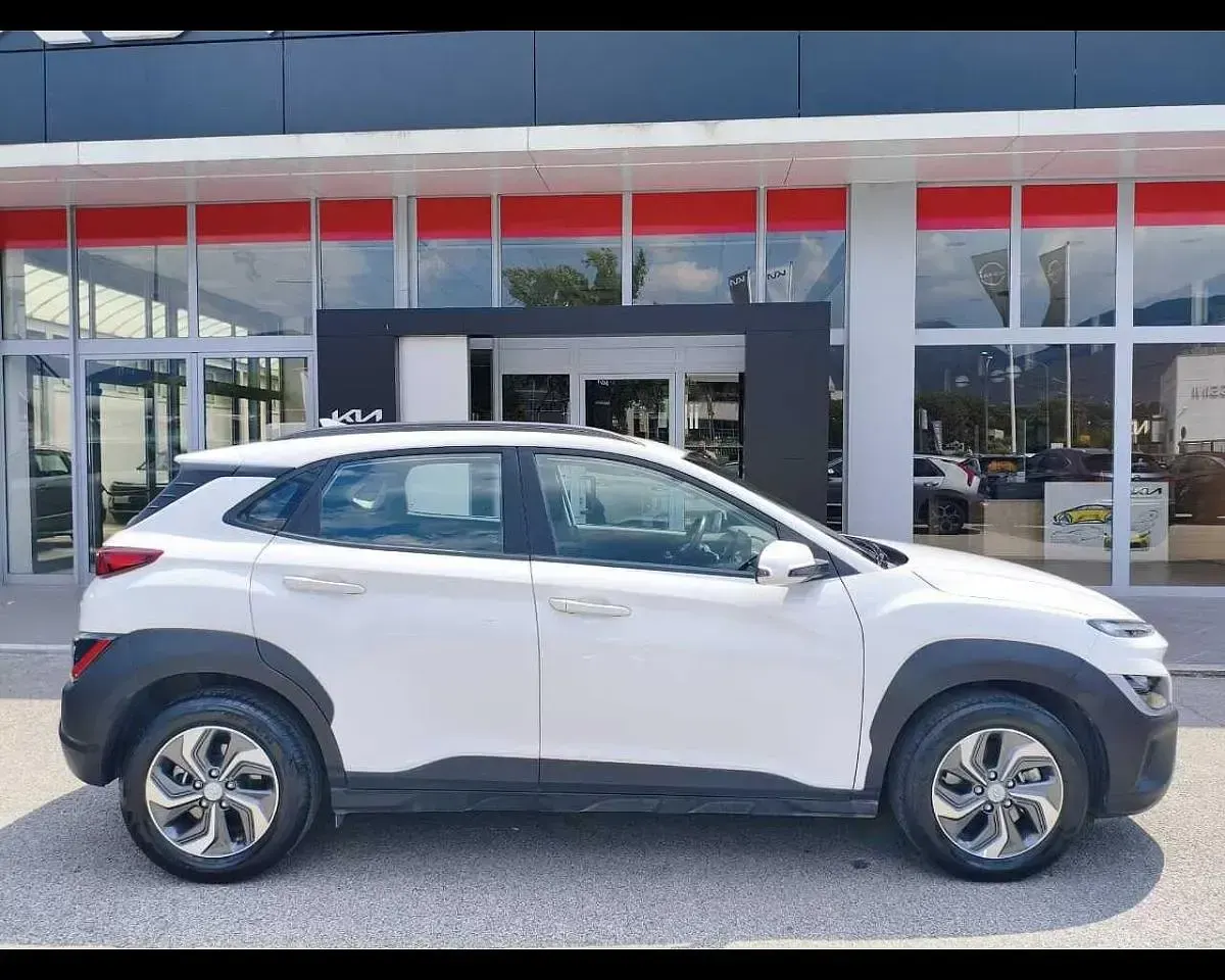 Usata Hyundai Kona 105 CV (77 kW) 2021 Bianco SUV