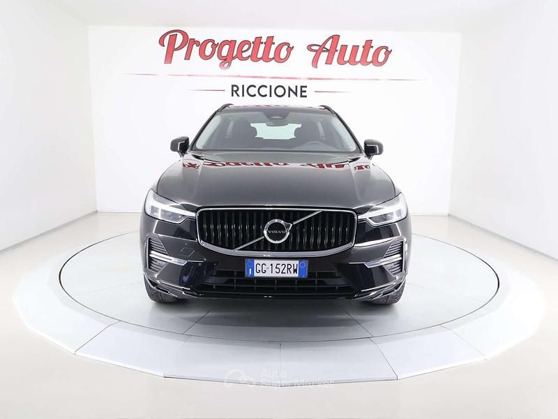 Usata Volvo XC60 Momentum 197 CV (144 kW) 2021 Onyx black metallizzato SUV