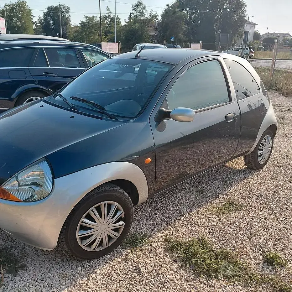Usata Ford Ka 69 CV (50 kW) 2006 Bluazzurro Utilitaria