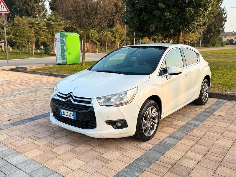 Bianco Usata 2012 DS Automobiles DS4 Tre volumi | 5900 € (Buon prezzo) - Immagine 1/4