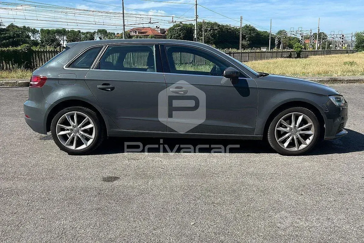 Usata Audi A3 Sportback Comfort 116 CV (85 kW) 2018 Grigio Utilitaria
